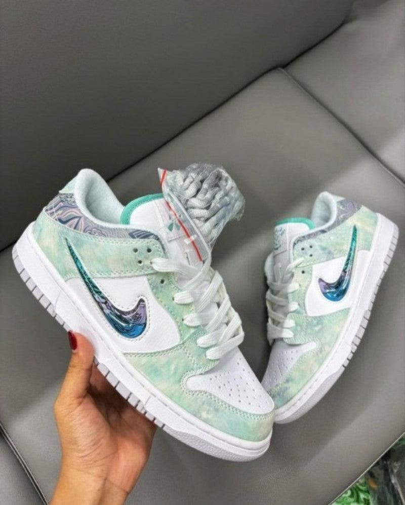 Nik e SB Dunk Year of the Dragon Steam Puppet Sneakers